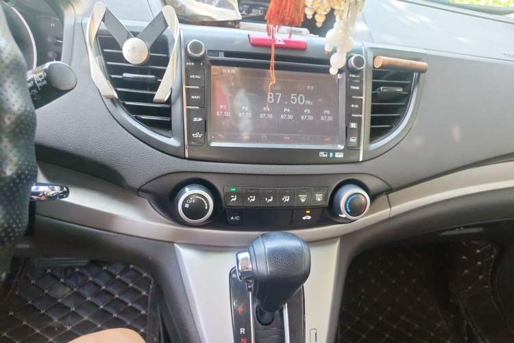 Used Honda CR-V 2012 2.0L two-wheel drive urban version Audio And AC Panel