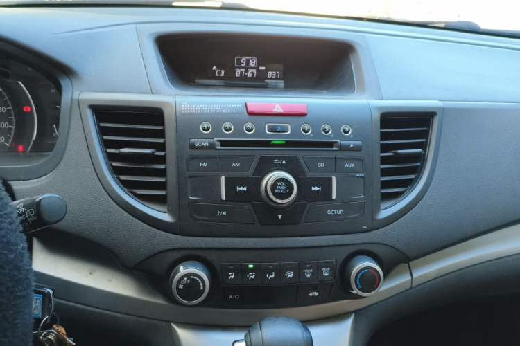 Used Honda CR-V 2012 2.0L two-wheel drive urban version Audio And AC Panel