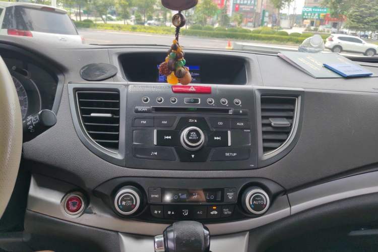 Used Honda CR-V 2012 2.4L four-wheel drive luxury version Audio And AC Panel