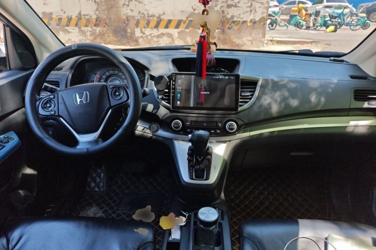 Used Honda CR-V 2012 2.4L four-wheel drive luxury version Center Console