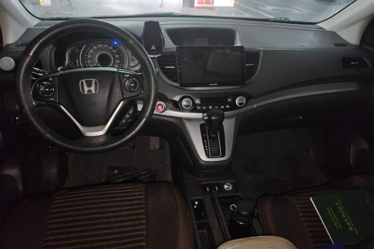 Used Honda CR-V 2012 2.4L four-wheel drive luxury version Center Console