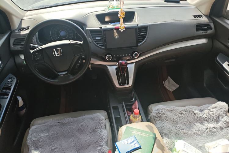 Used Honda CR-V 2012 2.0L two-wheel drive urban version Center Console