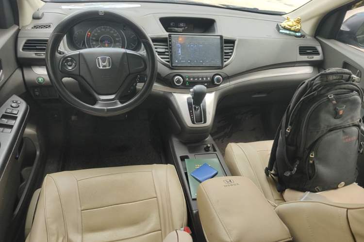 Used Honda CR-V 2012 2.0L two-wheel drive urban version Center Console