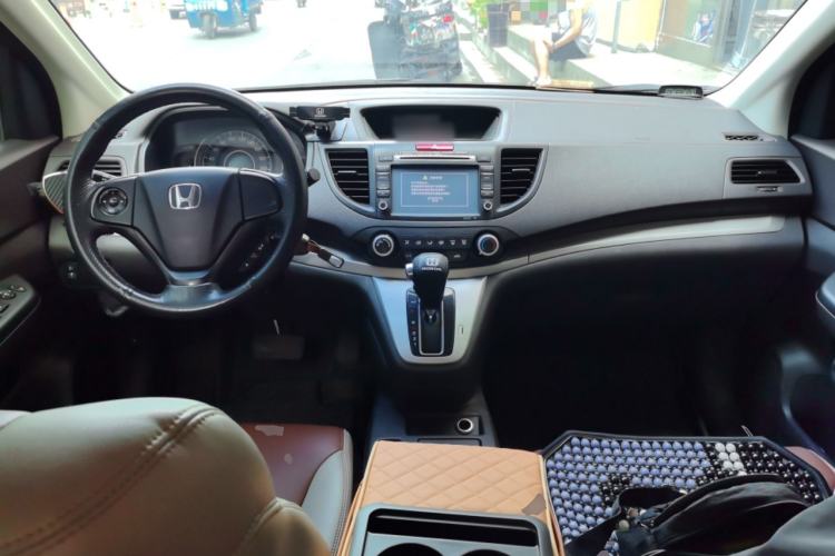 Used Honda CR-V 2012 2.0L two-wheel drive urban version Center Console