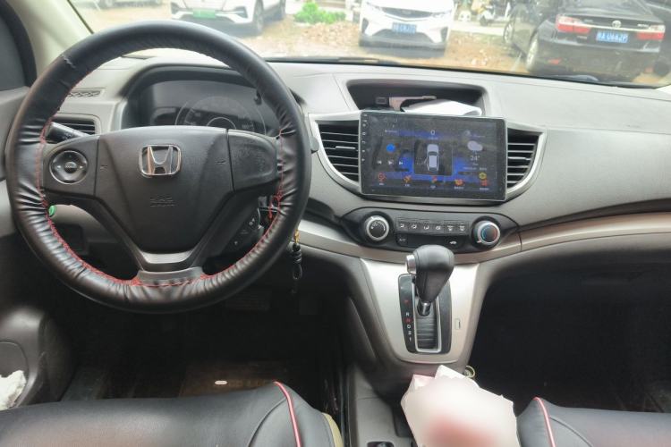 Used Honda CR-V 2012 2.0L two-wheel drive urban version Center Console