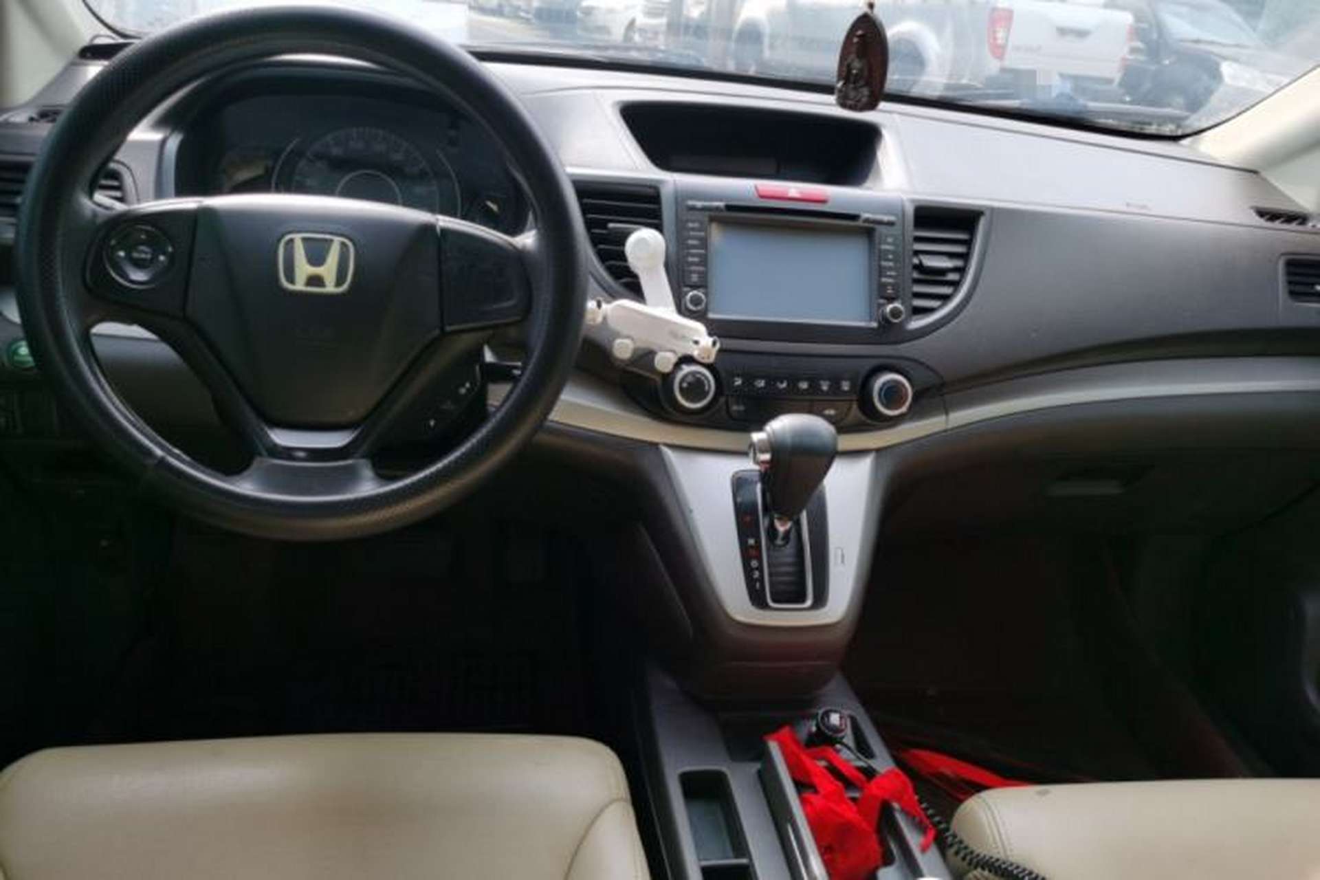 Used Honda CR-V 2012 2.0L two-wheel drive urban version Center Console