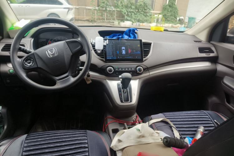 Used Honda CR-V 2012 2.0L two-wheel drive urban version Center Console