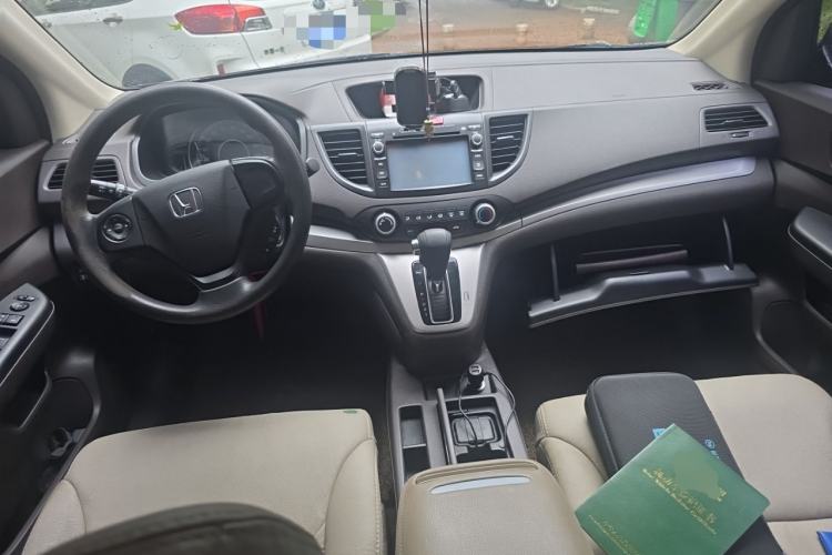 Used Honda CR-V 2012 2.0L two-wheel drive urban version Center Console