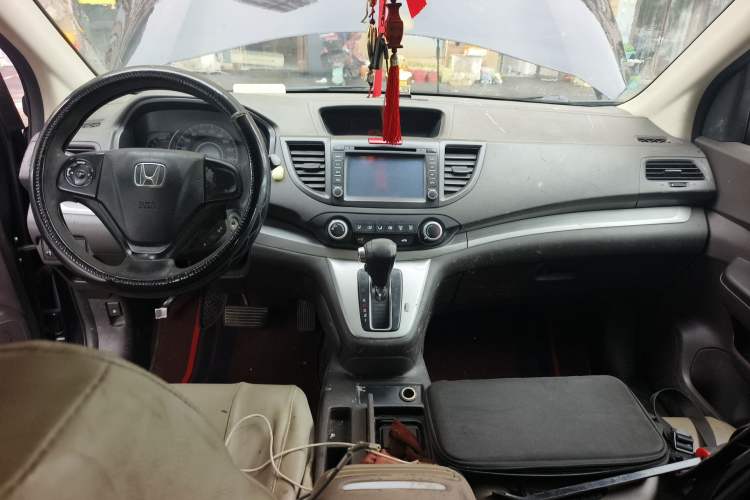 Used Honda CR-V 2012 2.0L two-wheel drive urban version Center Console