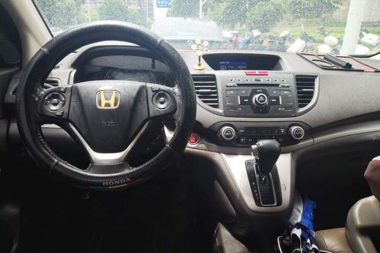Used Honda CR-V 2012 2.4L four-wheel drive luxury version Center Console