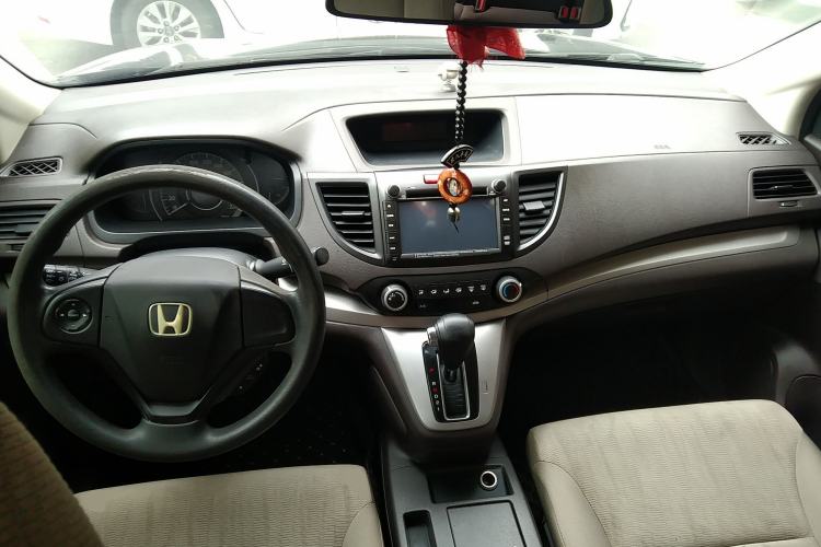 Used Honda CR-V 2012 2.0L two-wheel drive urban version Center Console