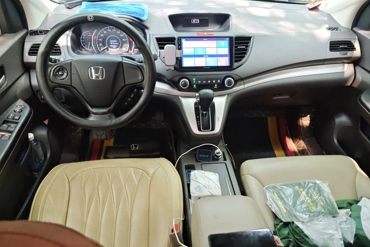 Used Honda CR-V 2012 2.0L two-wheel drive urban version Center Console
