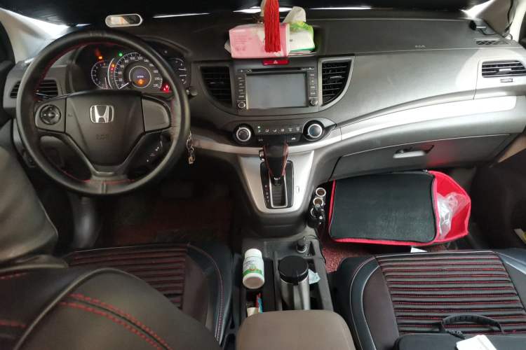Used Honda CR-V 2012 2.0L two-wheel drive urban version Center Console