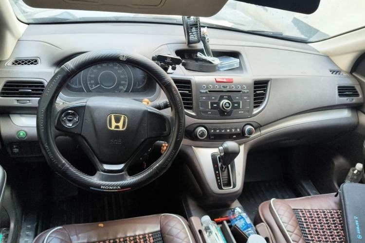 Used Honda CR-V 2012 2.0L two-wheel drive urban version Center Console