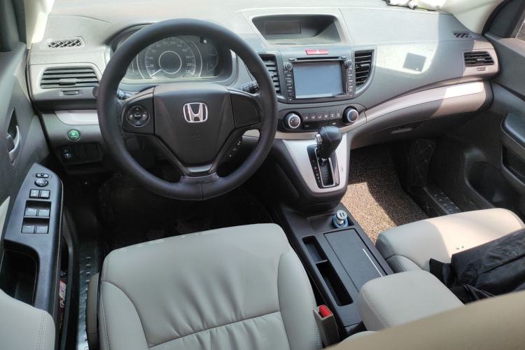 Used Honda CR-V 2012 2.0L two-wheel drive urban version Center Console