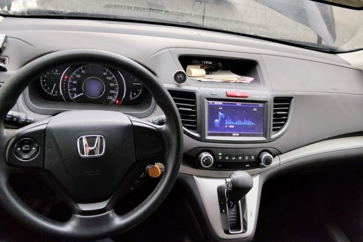 Used Honda CR-V 2012 2.0L two-wheel drive urban version Center Console
