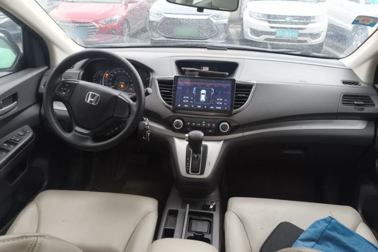 Used Honda CR-V 2012 2.0L two-wheel drive urban version Center Console