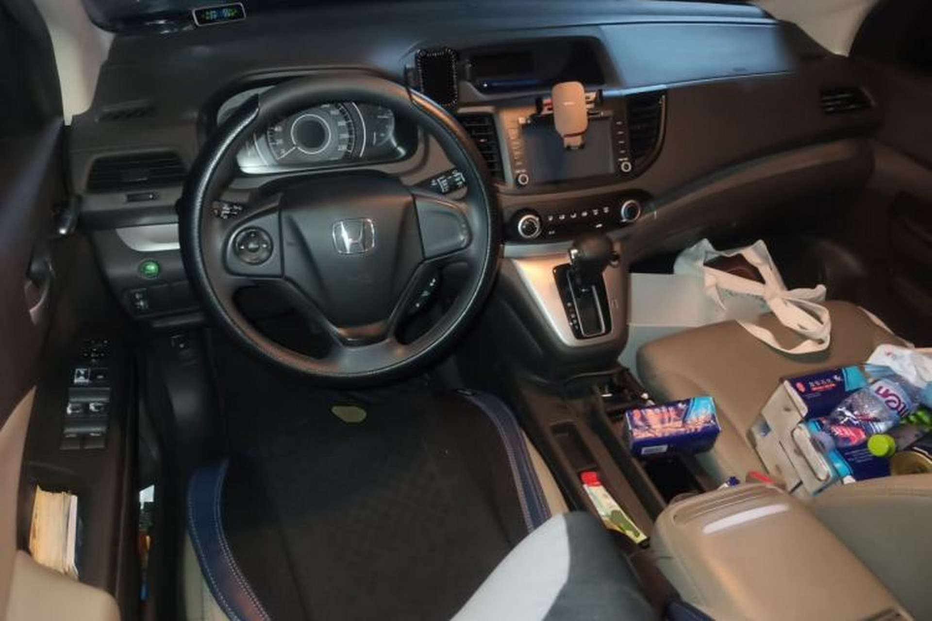 Used Honda CR-V 2012 2.0L two-wheel drive urban version Center Console