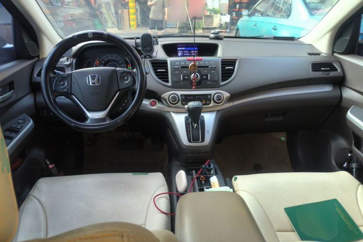 Used Honda CR-V 2012 2.4L four-wheel drive luxury version Center Console