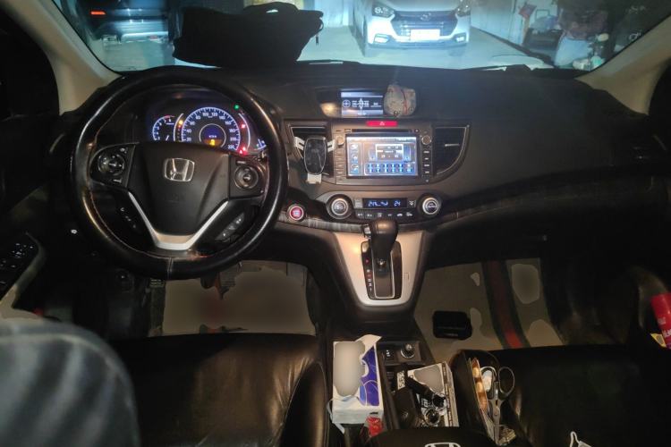 Used Honda CR-V 2012 2.4L four-wheel drive luxury version Center Console
