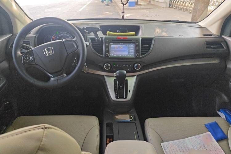 Used Honda CR-V 2012 2.0L two-wheel drive urban version Center Console