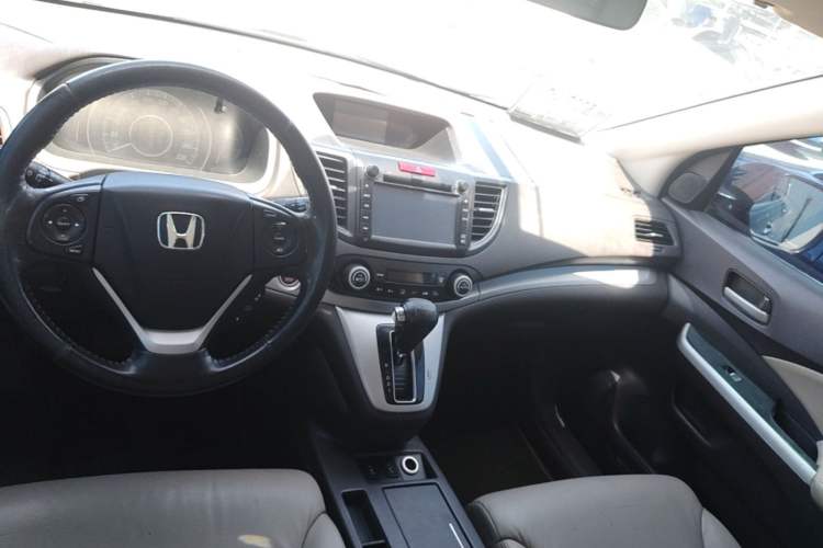 Used Honda CR-V 2012 2.4L four-wheel drive luxury version Center Console