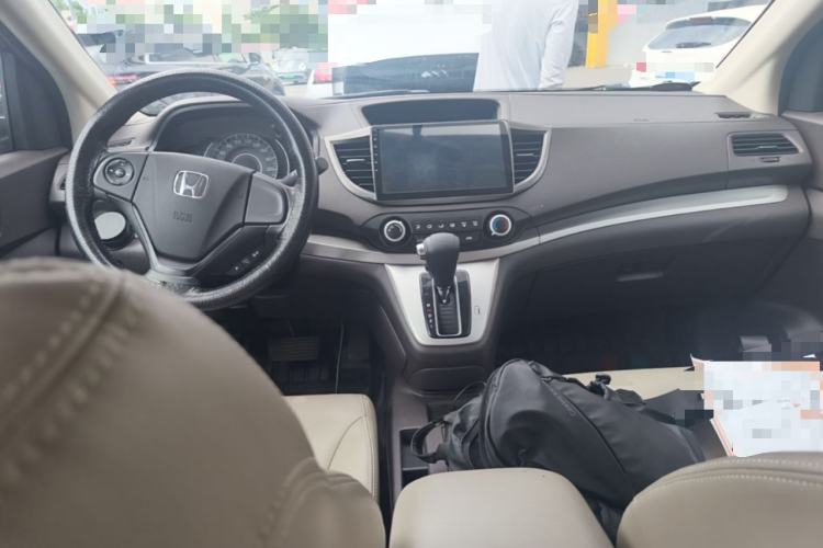 Used Honda CR-V 2012 2.0L two-wheel drive urban version Center Console