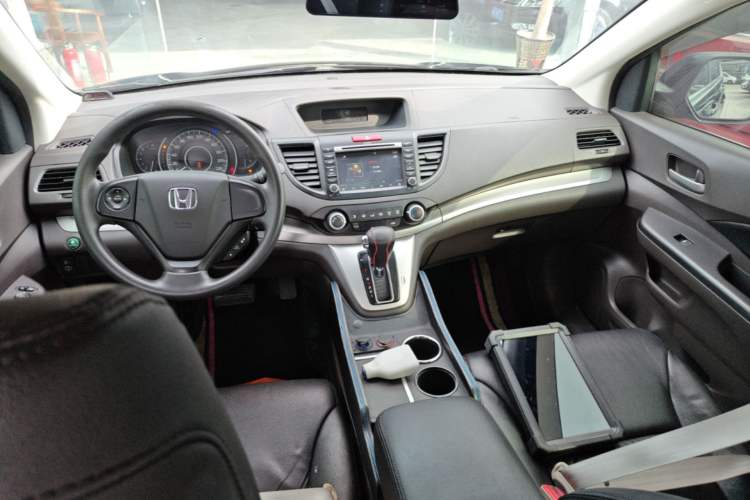 Used Honda CR-V 2012 2.0L two-wheel drive urban version Center Console