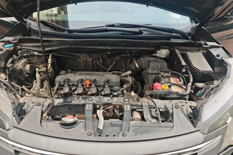 Used Honda CR-V 2012 2.0L two-wheel drive urban version Engine Bay