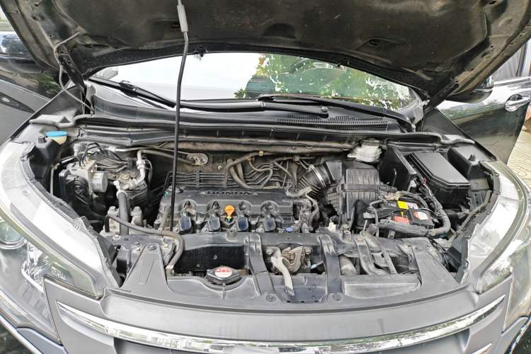 Used Honda CR-V 2012 2.0L two-wheel drive urban version Engine Bay