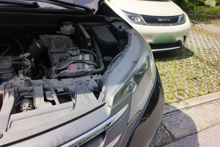 Used Honda CR-V 2012 2.0L two-wheel drive urban version Engine Bay Left