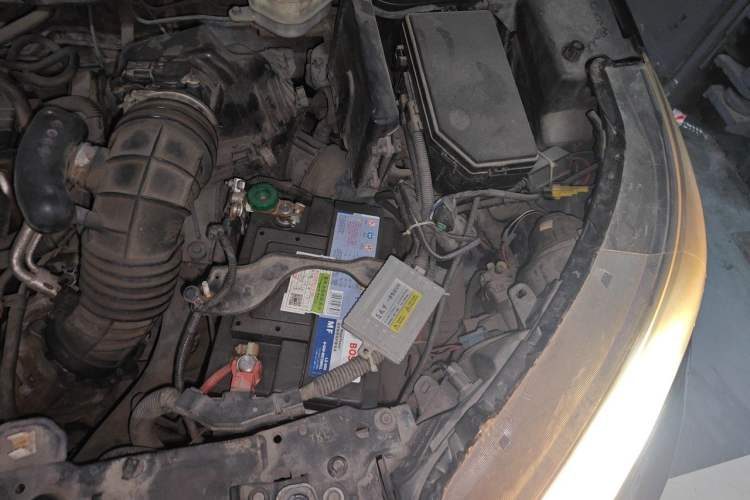 Used Honda CR-V 2012 2.4L four-wheel drive luxury version Engine Bay Left