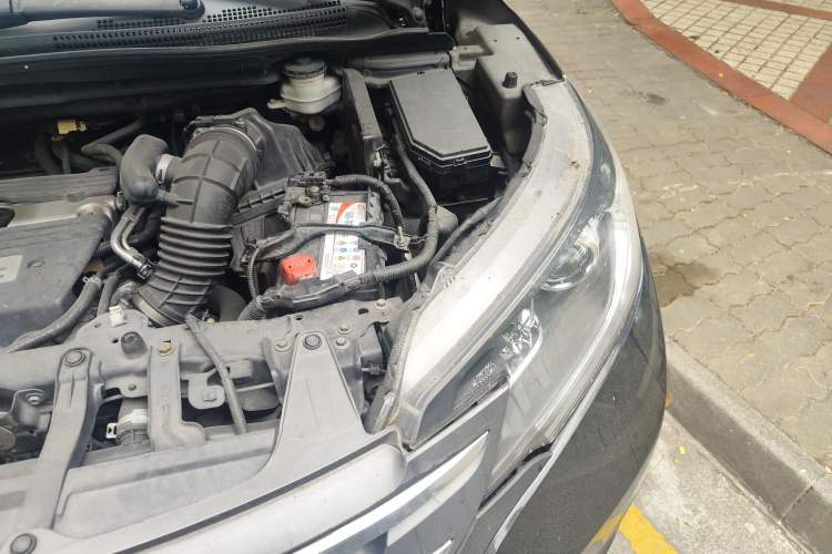 Used Honda CR-V 2012 2.4L four-wheel drive luxury version Engine Bay Left