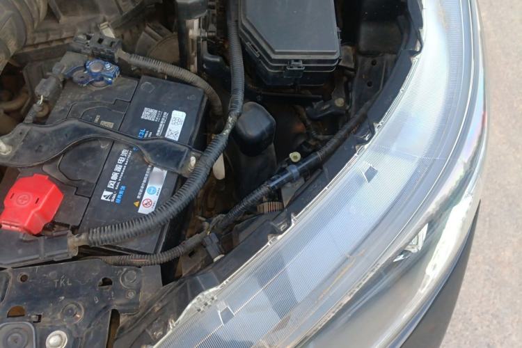 Used Honda CR-V 2012 2.4L four-wheel drive luxury version Engine Bay Left