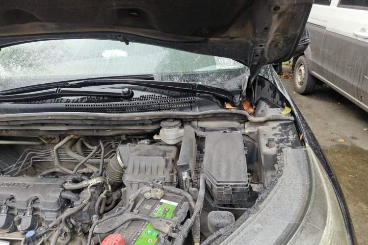 Used Honda CR-V 2012 2.0L two-wheel drive urban version Engine Bay Left