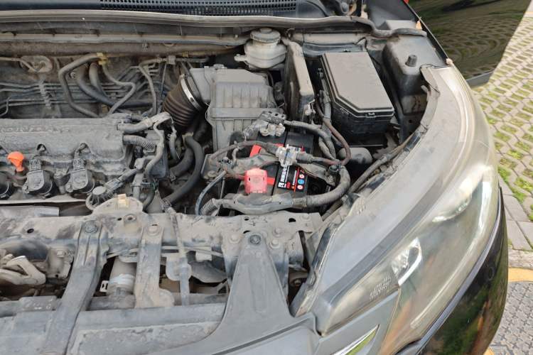 Used Honda CR-V 2012 2.0L two-wheel drive urban version Engine Bay Left