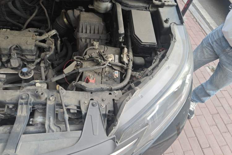 Used Honda CR-V 2012 2.0L two-wheel drive urban version Engine Bay Left