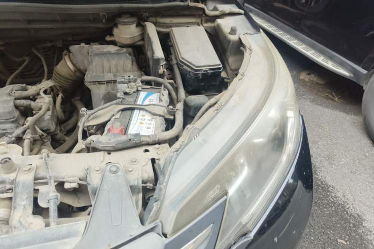 Used Honda CR-V 2012 2.0L two-wheel drive urban version Engine Bay Left
