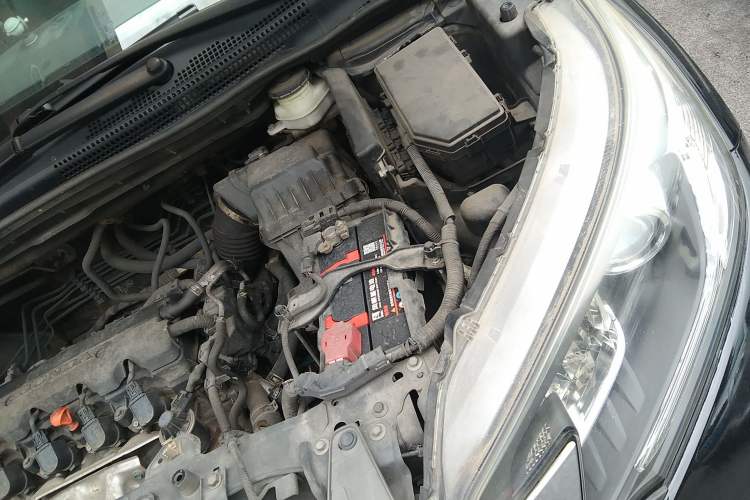 Used Honda CR-V 2012 2.0L two-wheel drive urban version Engine Bay Left
