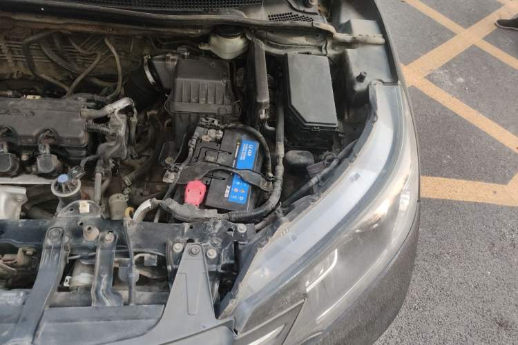 Used Honda CR-V 2012 2.0L two-wheel drive urban version Engine Bay Left