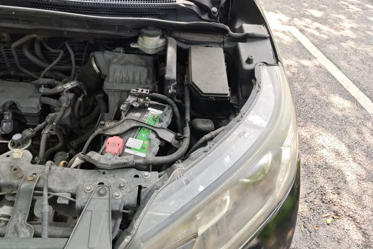 Used Honda CR-V 2012 2.0L two-wheel drive urban version Engine Bay Left