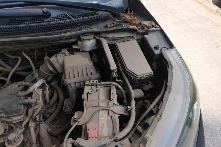 Used Honda CR-V 2012 2.0L two-wheel drive urban version Engine Bay Left