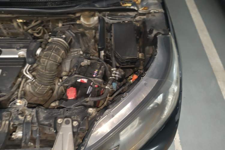Used Honda CR-V 2012 2.4L four-wheel drive luxury version Engine Bay Left