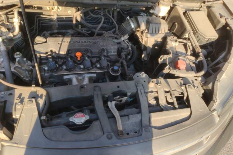 Used Honda CR-V 2012 2.0L two-wheel drive urban version Engine Bay
