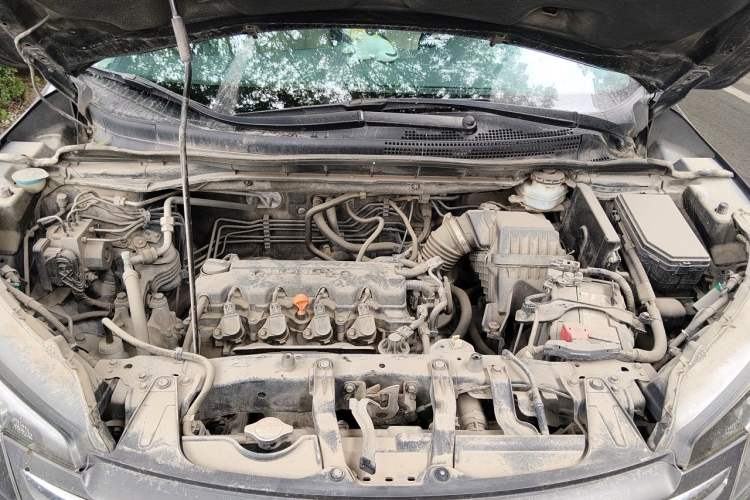 Used Honda CR-V 2012 2.0L two-wheel drive urban version Engine Bay
