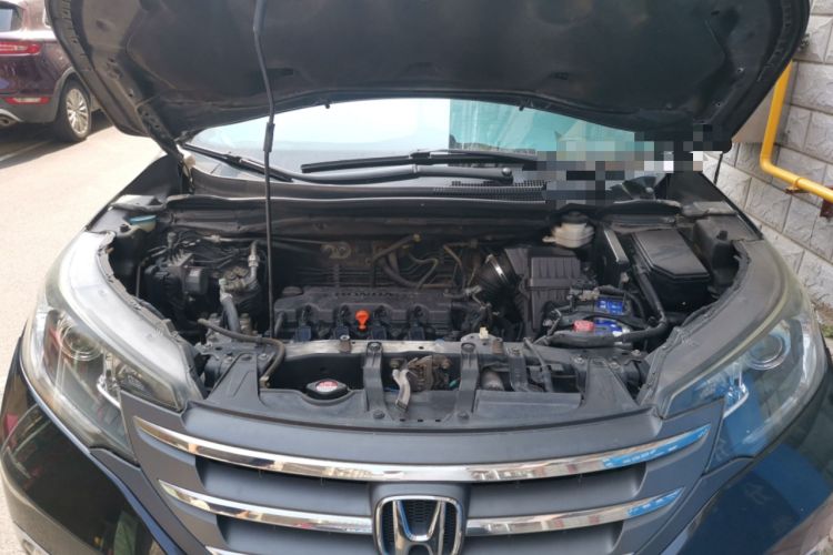 Used Honda CR-V 2012 2.0L two-wheel drive urban version Engine Bay
