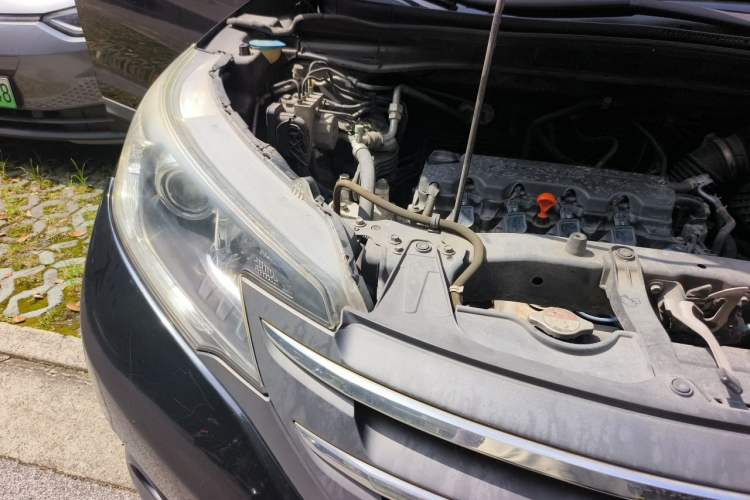 Used Honda CR-V 2012 2.0L two-wheel drive urban version Engine Bay Right