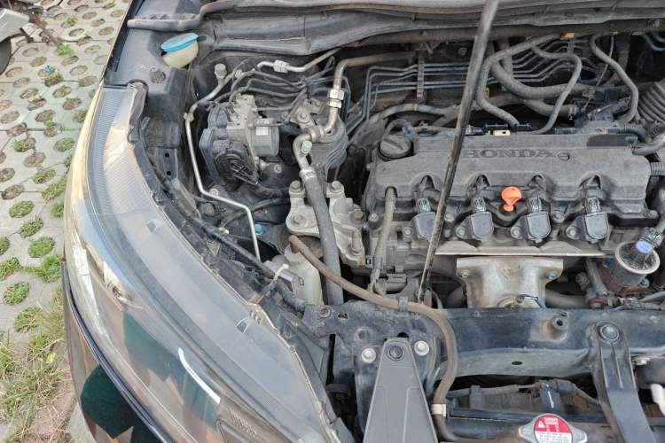 Used Honda CR-V 2012 2.0L two-wheel drive urban version Engine Bay Right