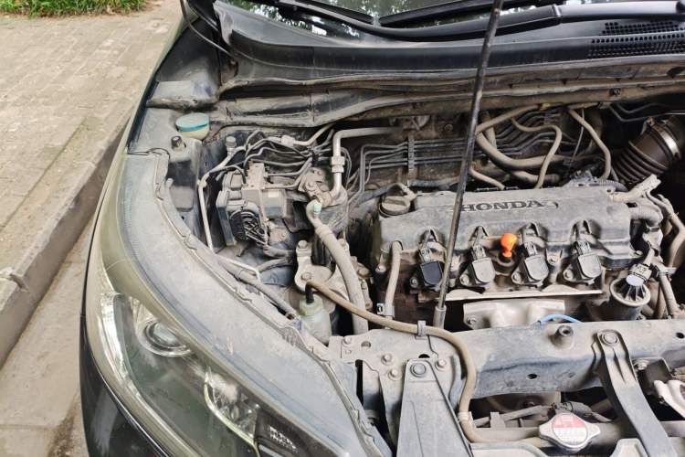 Used Honda CR-V 2012 2.0L two-wheel drive urban version Engine Bay Right