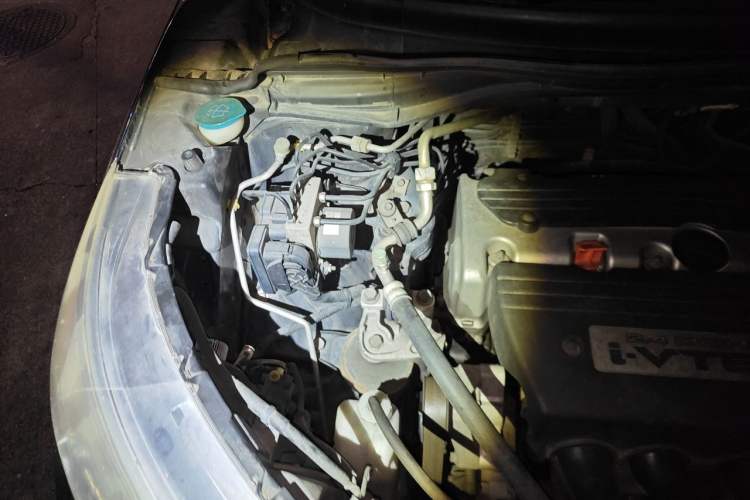 Used Honda CR-V 2012 2.4L four-wheel drive luxury version Engine Bay Right